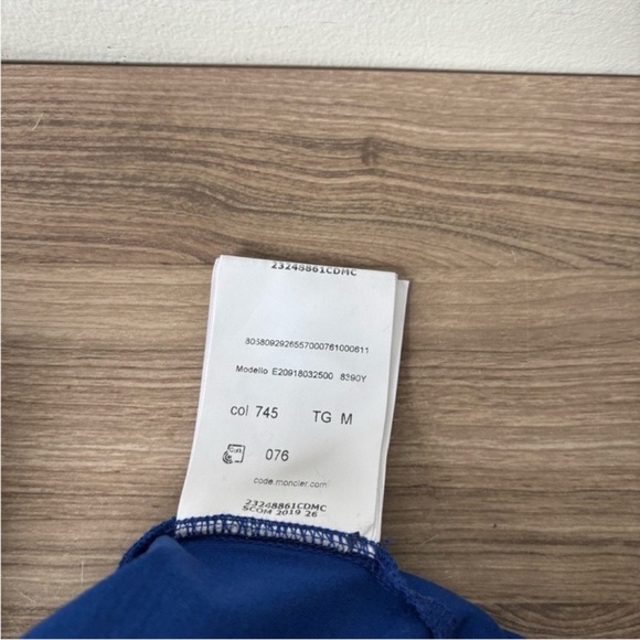 Moncler T-shirt Maglia Blue Men's Sz Medium 100% Authentic - Picture 10 of 10